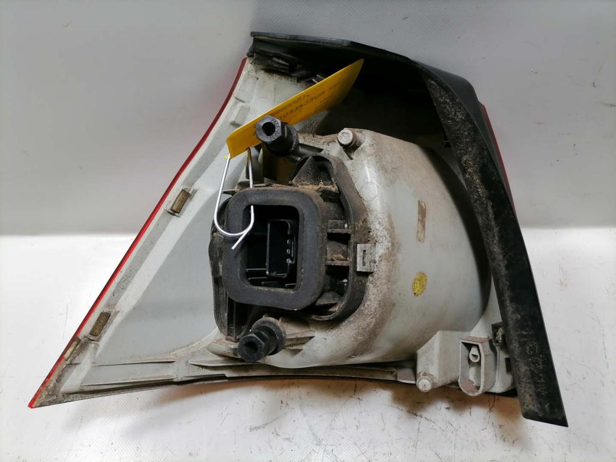 VW Golf V original Rücklicht Rückleuchte außen rechts Fließheck BJ04